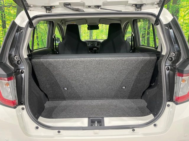 ���i�̂���������ʋ΁A���}���ɏ\���ȉ׎��X�y�[�X���m�ۂ��Ă���܂��B�Z�J���h�V�[�g��|���ƁA�傫�ȉו��̐ύڂ��\�ł���