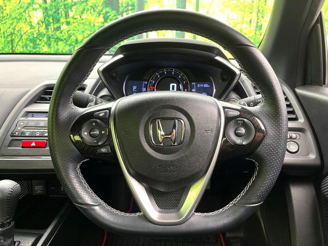 �y�����v�����X�e�A�����O�z�㎿�Ȋv���g�p���邱�ƂŁA��ɂ����������݂ƂĂ��^�]���₷���n���h���ł���