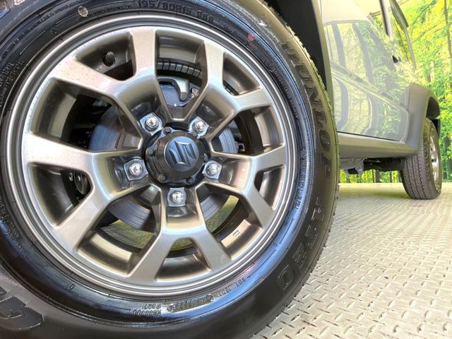 �y�����A���~15�C���`�z�C�[���z�O�ςɃ}�b�`���������A���~�z�C�[���𑕒����Ă���܂��B�e��ЊO�A���~�z�C�[����A�X�^�b�h���X�^�C�����戵�����Ă���܂��B���񂲑��k����������