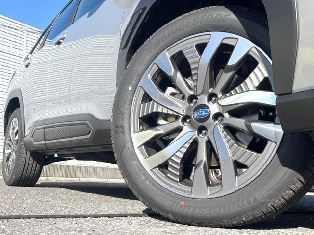 �y����19�C���`�A���~�z�C�[���z�O�ςɃ}�b�`���������A���~�z�C�[���𑕒����Ă���܂��B�e��ЊO�A���~�z�C�[����A�X�^�b�h���X�^�C�����戵�����Ă���܂��B���񂲑��k����������