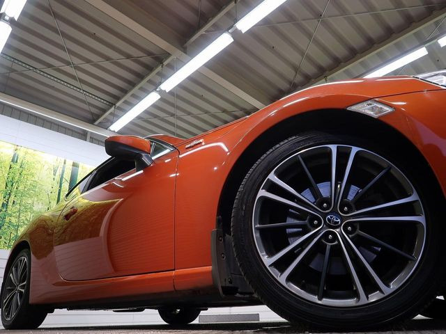 �y����17�C���`�A���~�z�C�[���z�O�ςɃ}�b�`���������A���~�z�C�[���𑕒����Ă���܂��B�e��ЊO�A���~�z�C�[����A�X�^�b�h���X�^�C�����戵�����Ă���܂��B���񂲑��k����������