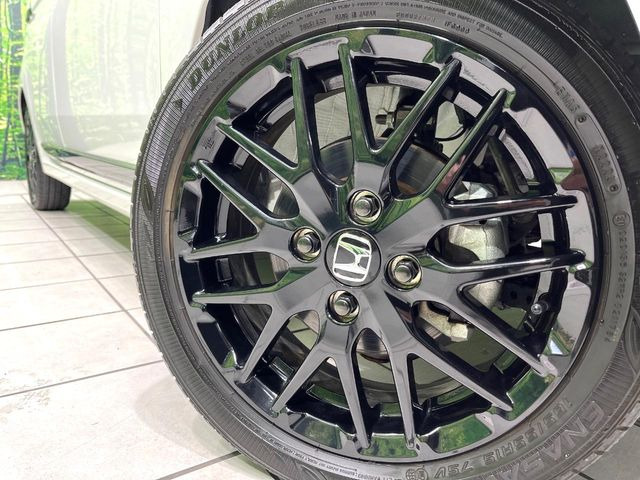 �y����15�C���`�A���~�z�C�[���z�O�ςɃ}�b�`���������A���~�z�C�[���𑕒����Ă���܂��B�e��ЊO�A���~�z�C�[����A�X�^�b�h���X�^�C�����戵�����Ă���܂��B���񂲑��k����������