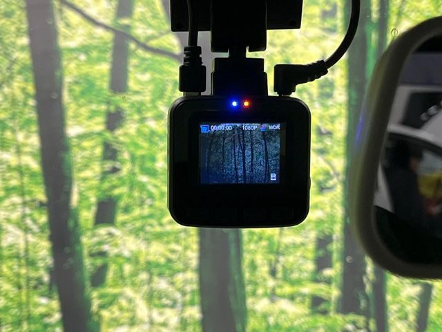 �y�h���C�u���R�[�_�[�z���S�E���S�ȃJ�[���C�t�ɕK�{�̃h���C�u���R�[�_�[�𑕔�!���s���͂������A������^�]�⎖�̂ɑ��������ۂ̏󋵂��f���ŋL�^���A����̃��X�N�ɔ����܂��B