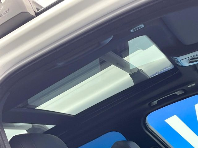 ���p�m���}�~�b�N�K���X���[�t:�唗�͂̃p�m���}���[�t�́A�㕔���Ȃɂ܂ő����Ă���A�J���I�ȋ�Ԃ����y���݂��������܂��B