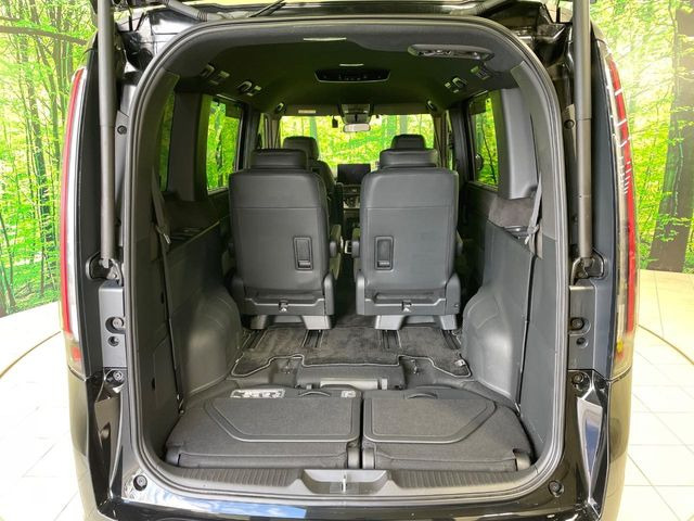 ���i�̂���������ʋ΁A���}���ɏ\���ȉ׎��X�y�[�X���m�ۂ��Ă���܂��B�Z�J���h�V�[�g��|���ƁA�傫�ȉו��̐ύڂ��\�ł���