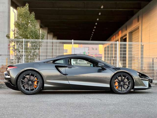 ���q�l�̂������ɍ�����&ldquo;���E�ɂЂƂ�&rdquo;�����̓��ʂȎԂ�����Ă��܂��B