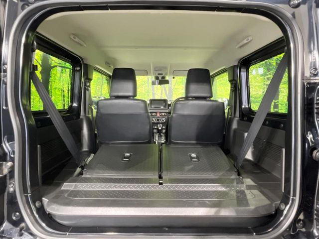 ���i�̂���������ʋ΁A���}���ɏ\���ȉ׎��X�y�[�X���m�ۂ��Ă���܂��B�Z�J���h�V�[�g��|���ƁA�傫�ȉו��̐ύڂ��\�ł���