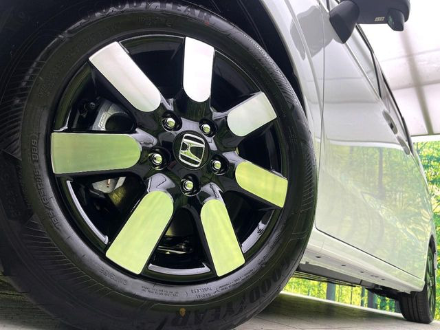 �y����15�C���`�A���~�z�C�[���z�O�ςɃ}�b�`���������A���~�z�C�[���𑕒����Ă���܂��B�e��ЊO�A���~�z�C�[����A�X�^�b�h���X�^�C�����戵�����Ă���܂��B���񂲑��k����������