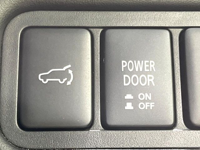 ���i�̂���������ʋ΁A���}���ɏ\���ȉ׎��X�y�[�X���m�ۂ��Ă���܂��B�T�[�h�V�[�g��|���ƁA�傫�ȉו��̐ύڂ��\�ł���