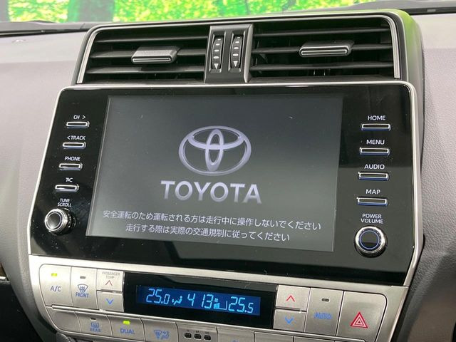 【メーカー純正ナビ】インテリアに溶け込むスタイリッシュな「専用設計」メーカーナビを装備♪視認性や操作性など基本性能にも優れ、より上質なカーライフをお楽しみいただけます。