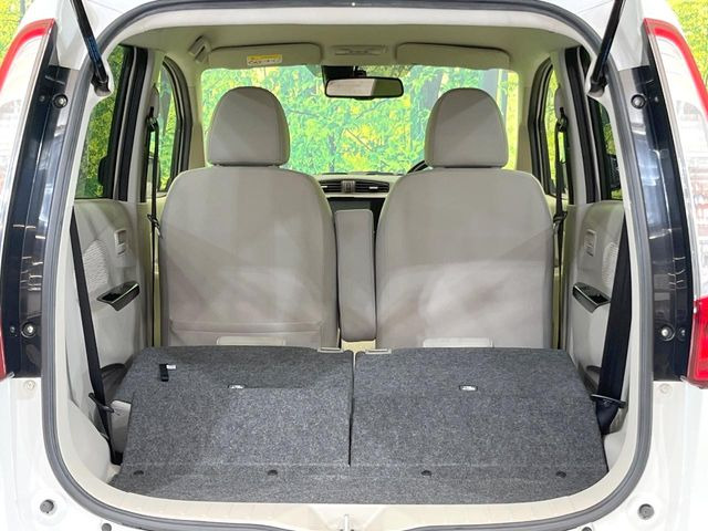 ���i�̂���������ʋ΁A���}���ɏ\���ȉ׎��X�y�[�X���m�ۂ��Ă���܂��B�Z�J���h�V�[�g��|���ƁA�傫�ȉו��̐ύڂ��\�ł���