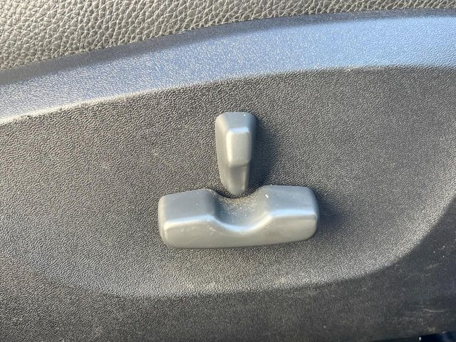 【パワーシート】スイッチ一つで簡単にシートの微調整が可能!電動だから力もいりません!快適なシートポジションにセットして、快適なドライブをお楽しみください。