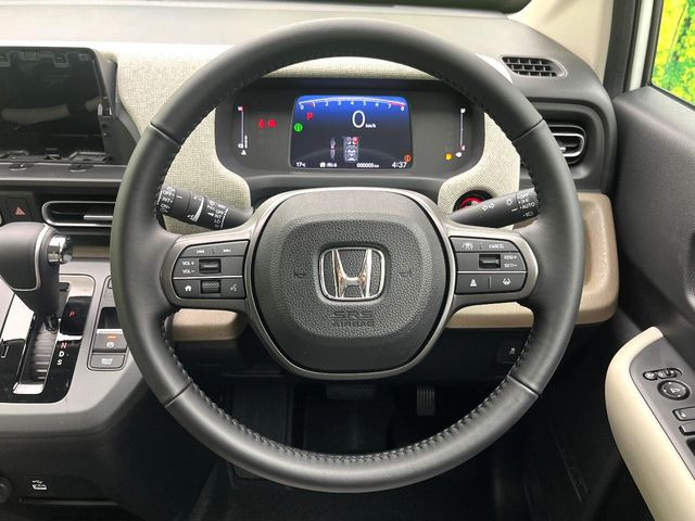 �y�����v�����X�e�A�����O�z�㎿�Ȋv���g�p���邱�ƂŁA��ɂ����������݂ƂĂ��^�]���₷���n���h���ł���