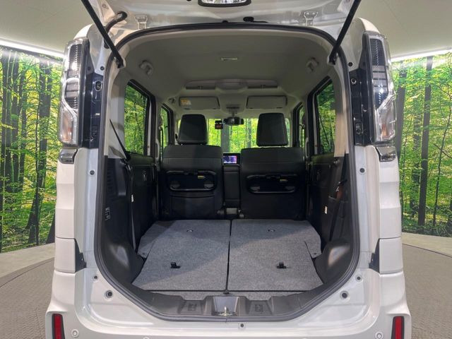 ���i�̂���������ʋ΁A���}���ɏ\���ȉ׎��X�y�[�X���m�ۂ��Ă���܂��B�Z�J���h�V�[�g��|���ƁA�傫�ȉו��̐ύڂ��\�ł���