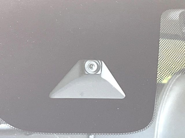 �y�C���e���W�F���g�G�}�[�W�F���V�[�u���[�L�z�t�����g�J�����őO���̎ԗ�����s�҂����m�B�Փ˂������Ȏ��͏Փ˔�Q�y���u���[�L���쓮�A�Փˉ�����T�|�[�g�B�����S�Ƀh���C�u�����y���݂��������܂��B