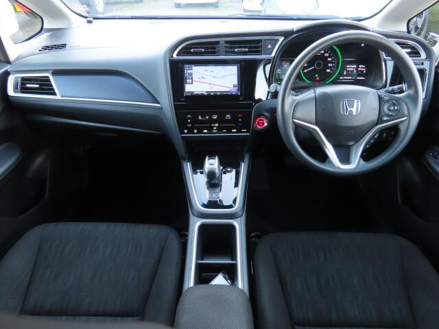 ���O���̐��|�E�K���X�n�{�f�B�R�[�e�B���O��CAR�N���[�j���O���Ǝ҂��{�H�������܂��̂ő�ϐ����B�I���b�N�X�����Ԃł݂͂Ȃ��܂ɉ��K�ȃh���C�u�����񑩁B