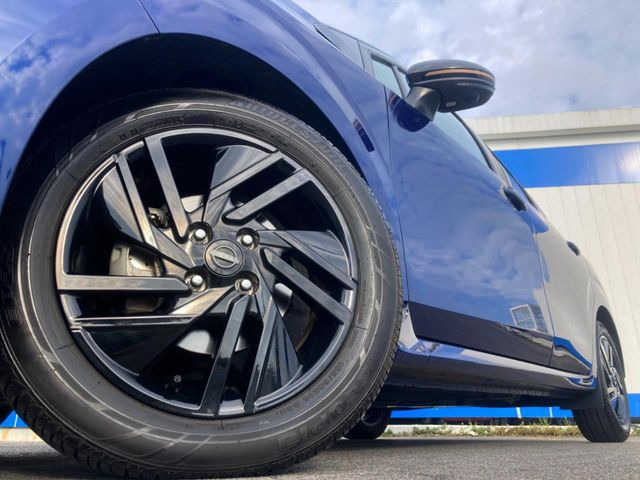 �y����16�C���`�A���~�z�C�[���z�O�ςɃ}�b�`���������A���~�z�C�[���𑕒����Ă���܂��B�e��ЊO�A���~�z�C�[����A�X�^�b�h���X�^�C�����戵�����Ă���܂��B���񂲑��k����������