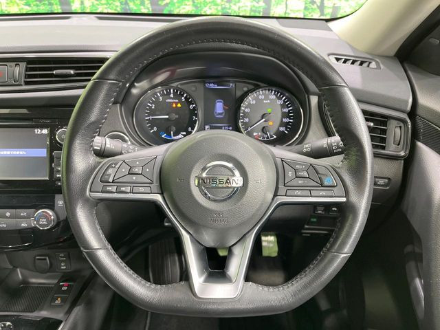 ステアリングも使用感が少なく、きれいな状態となっております♪