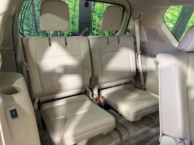 【電動格納サードシート】3列目はスイッチ一つでラクラク収納!荷物が多い時など座席を収納スペースに変更する際も、力は必要ありません!お子様でも簡単に操作していただけます!