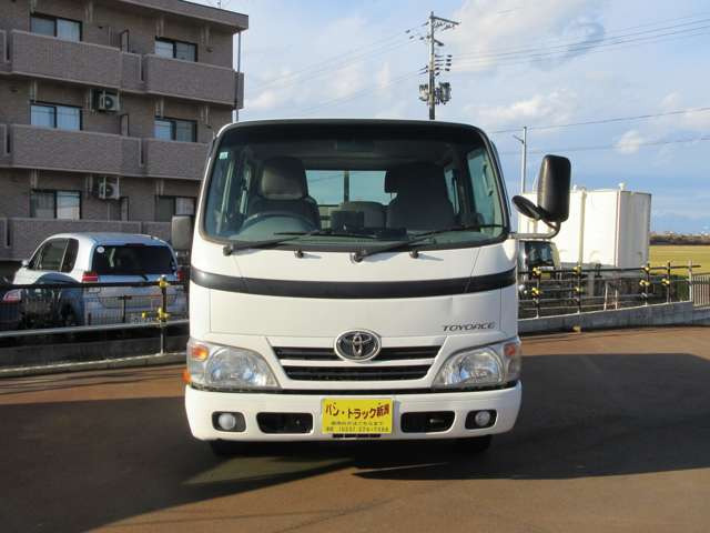 トヨエース3.0 ダブルキャブ 低床 ディーゼル