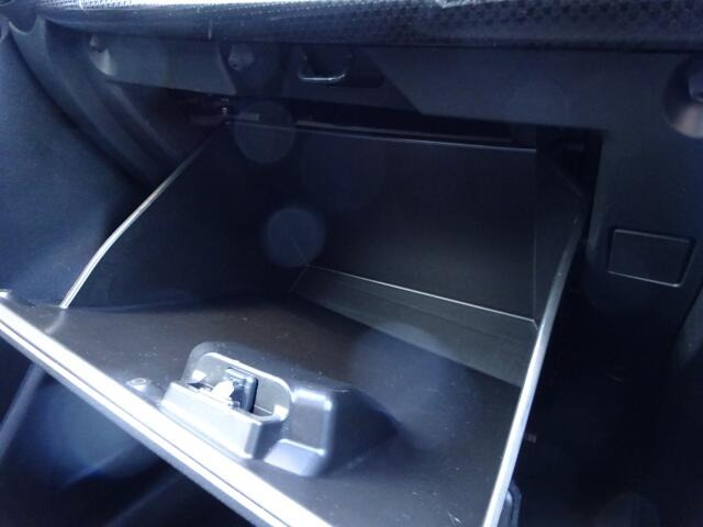 ����ȑO�ɂ͎Ԍ��ؓ��ꓙ���ވꎮ�����[�ł���O���[�u�{�b�N�X���������܂��B