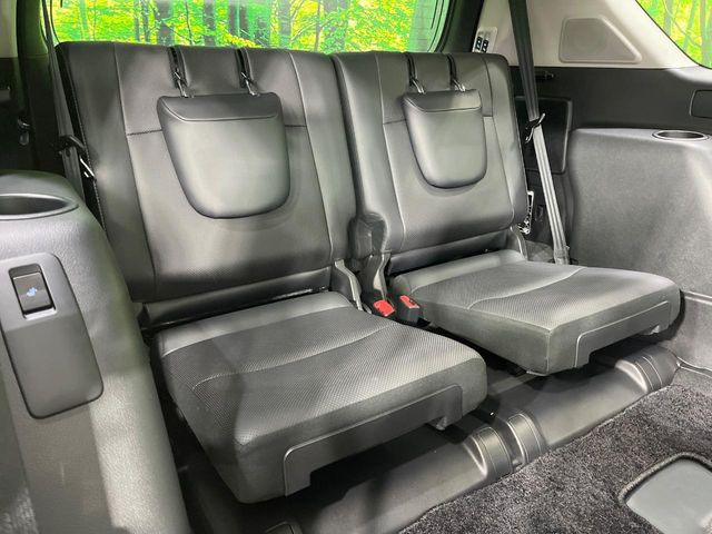 3列目シートはもちろん状態良好☆大人でもゆったりと座って頂けますので、大人数でのお出かけもラクラクです♪ご家族で、気の知れた仲間で、ドライブに行くのが楽しみですね♪
