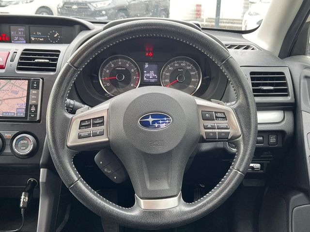 �y�����v�����X�e�A�����O�z�㎿�Ȋv���g�p���邱�ƂŁA��ɂ����������݂ƂĂ��^�]���₷���n���h���ł���