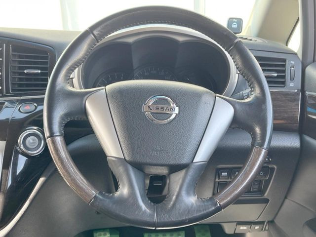 �y�����v�����X�e�A�����O�z�㎿�Ȋv���g�p���邱�ƂŁA��ɂ����������݂ƂĂ��^�]���₷���n���h���ł���