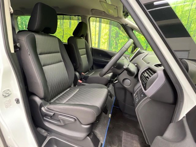 運転席シート廻りは使用感も少なく、良好な状態となっています。丁寧に使われていたことがよくわかりますね。