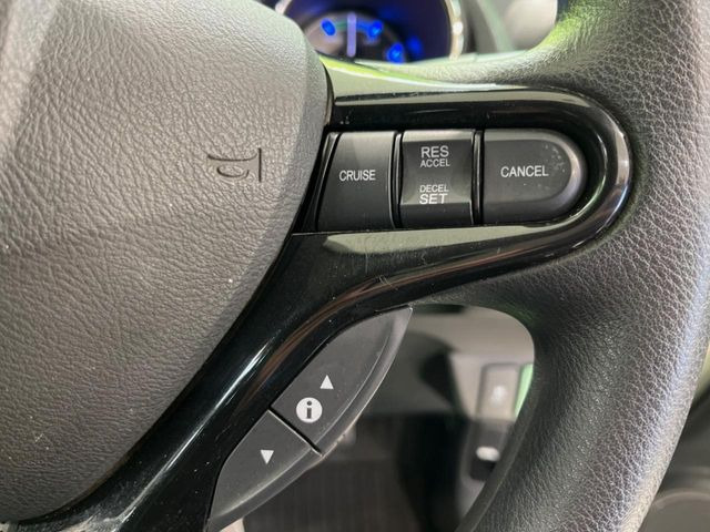 �y�N���[�Y�R���g���[���z�������H�����N���N���s�B�A�N�Z���𗣂��Ă���葬�x�ő��s���ł��A�������^�]���̕��S���y��!�����E�������ȒP�ȃX�C�b�`����Œ����ł��܂��B