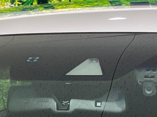 �y�z���_�Z���V���O�z���s���ɑO���̎ԗ�����F�����A�Փ˂������Ȏ��͌x��ƃu���[�L�ŏՓˉ���Ɣ�Q�y�����A�V�X�g�B�����S�Ƀh���C�u�����y���݂��������܂��B