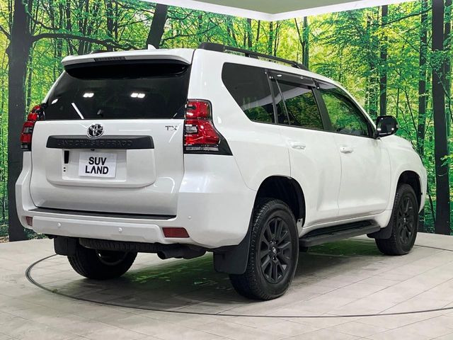 ☆全国のネクステージからお取り寄せが可能※!遠方の店舗に展示してあるクルマが気になる場合も、最寄りの店舗でご覧いただくことが可能です!是非私たちに要望をお聞かせください!※別途費用