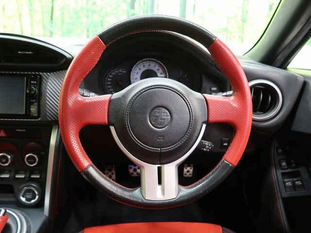 �y�����v�����X�e�A�����O�z�㎿�Ȋv���g�p���邱�ƂŁA��ɂ����������݂ƂĂ��^�]���₷���n���h���ł���