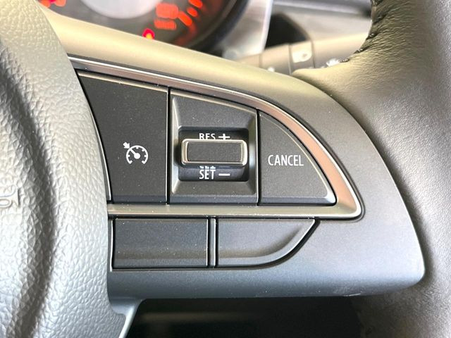 �y�N���[�Y�R���g���[���z�������H�����N���N���s�B�A�N�Z���𗣂��Ă���葬�x�ő��s���ł��A�������^�]���̕��S���y��!�����E�������ȒP�ȃX�C�b�`����Œ����ł��܂��B