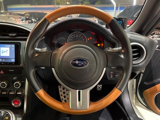 �y�����v�����X�e�A�����O�z�㎿�Ȋv���g�p���邱�ƂŁA��ɂ����������݂ƂĂ��^�]���₷���n���h���ł���