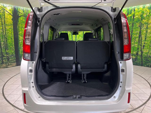 ���i�̂���������ʋ΁A���}���ɏ\���ȉ׎��X�y�[�X���m�ۂ��Ă���܂��B�Z�J���h�V�[�g��|���ƁA�傫�ȉו��̐ύڂ��\�ł���