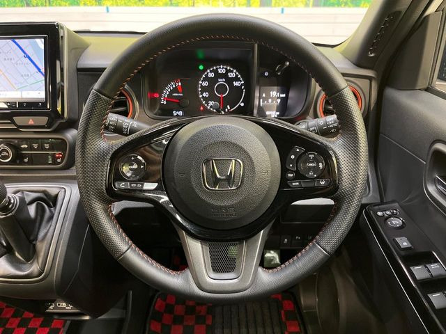 �y�����v�����X�e�A�����O�z�㎿�Ȋv���g�p���邱�ƂŁA��ɂ����������݂ƂĂ��^�]���₷���n���h���ł���