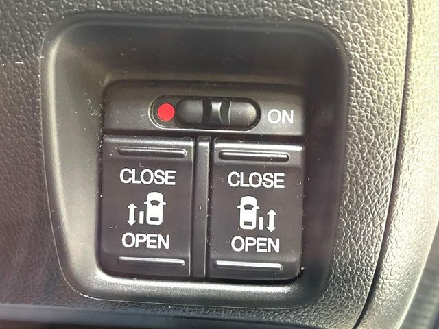 �y�����p���[�X���C�h�h�A�z�X�}�[�g�L�[��^�]�Ȃ̃X�C�b�`�Ō�ȗ����X���C�h�h�A�̊J���\���d��������͂����ăh�A���J����K�v�������A�����Ȃ��q�l�ł��ȒP�ɊJ���߂ł����K�ł���