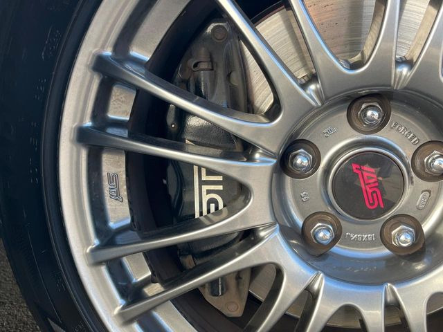 【ブレンボ製キャリパー】ハイパワー車両には強力なブレーキが必須!世界のスーパーカーにも採用されるイタリアの高級メーカー「ブレンボ」を装着!色鮮やかなキャリパーがスポーティな印象を引き立てます♪