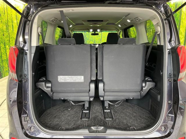 ���i�̂���������ʋ΁A���}���ɏ\���ȉ׎��X�y�[�X���m�ۂ��Ă���܂��B�Z�J���h�V�[�g��|���ƁA�傫�ȉו��̐ύڂ��\�ł���