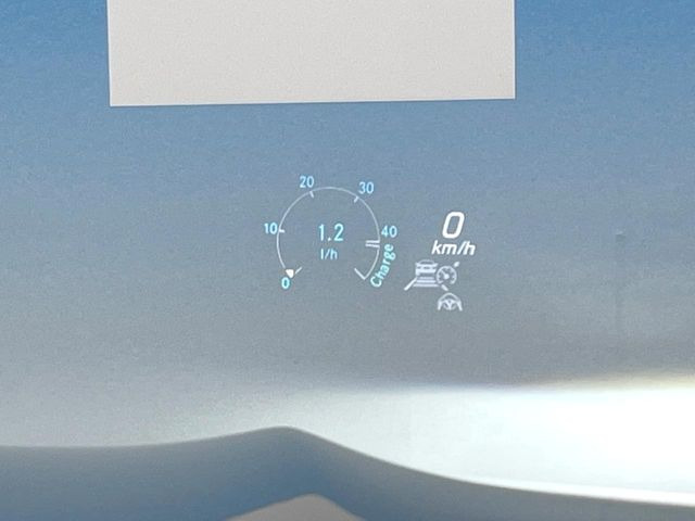 ���w�b�h�A�b�v�f�B�X�v���C:���݂̑��x�⑖�s�����f�W�^���\���ŉ^�]�ȑO���̃K���X�ɓ��e!�^�]���A���������炳���K�v�ȏ����m�F�ł���̂łƂ��Ă��֗��ň��S!