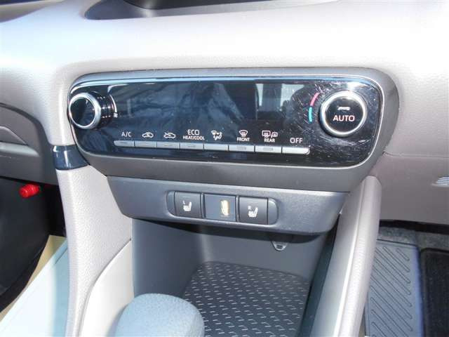 ヤリス1.5 ハイブリッド G E-Four 4WD