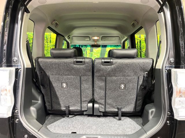 ���i�̂���������ʋ΁A���}���ɏ\���ȉ׎��X�y�[�X���m�ۂ��Ă���܂��B�Z�J���h�V�[�g��|���ƁA�傫�ȉו��̐ύڂ��\�ł���