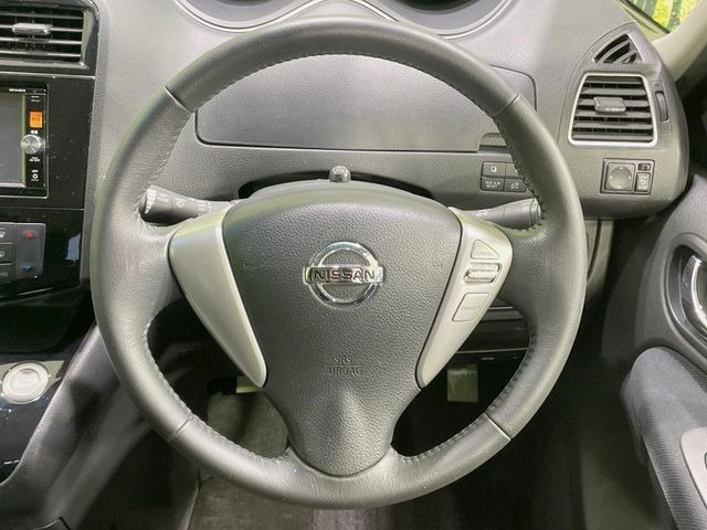 �y�����v�����X�e�A�����O�z�㎿�Ȋv���g�p���邱�ƂŁA��ɂ����������݂ƂĂ��^�]���₷���n���h���ł���