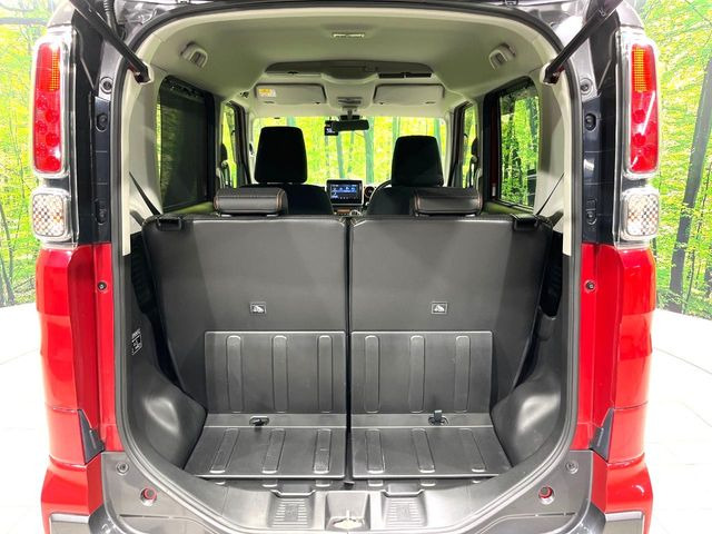 ���i�̂���������ʋ΁A���}���ɏ\���ȉ׎��X�y�[�X���m�ۂ��Ă���܂��B�Z�J���h�V�[�g��|���ƁA�傫�ȉו��̐ύڂ��\�ł���