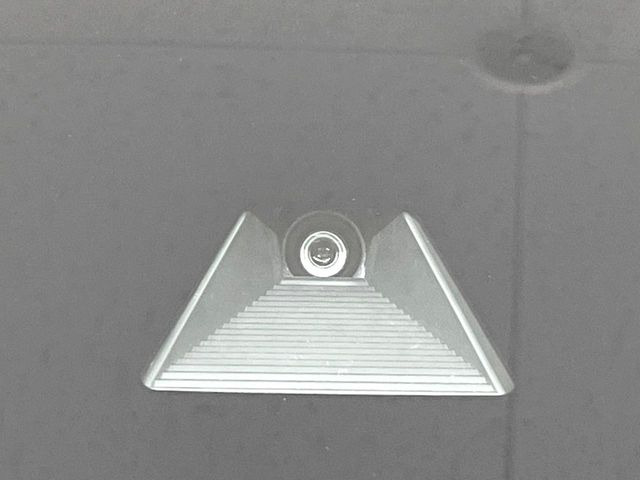 �y�z���_�Z���V���O�z���s���ɑO���̎ԗ�����F�����A�Փ˂������Ȏ��͌x��ƃu���[�L�ŏՓˉ���Ɣ�Q�y�����A�V�X�g�B�����S�Ƀh���C�u�����y���݂��������܂��B