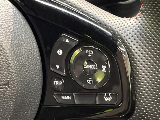 �y�A�_�v�e�B�u�N���[�Y�R���g���[���z�������H�ł̒��������s���y��!!�����ő��x��ۂN���[�Y�R���g���[�����A�Փˌy���V�X�e���ƘA�g���A�O���̎ԗ������m���ĎԊԂ�ۂ悤�ɑ��x���߂��Ă���܂�!!