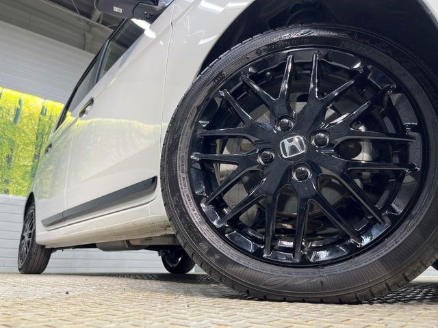 �y����15�C���`�A���~�z�C�[���z�O�ςɃ}�b�`���������A���~�z�C�[���𑕒����Ă���܂��B�e��ЊO�A���~�z�C�[����A�X�^�b�h���X�^�C�����戵�����Ă���܂��B���񂲑��k����������