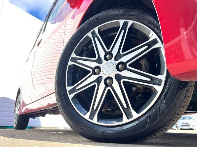 �y����15�C���`�A���~�z�C�[���z�O�ςɃ}�b�`���������A���~�z�C�[���𑕒����Ă���܂��B�e��ЊO�A���~�z�C�[����A�X�^�b�h���X�^�C�����戵�����Ă���܂��B���񂲑��k����������