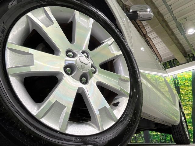 �y����18�C���`�A���~�z�C�[���z�O�ςɃ}�b�`���������A���~�z�C�[���𑕒����Ă���܂��B�e��ЊO�A���~�z�C�[����A�X�^�b�h���X�^�C�����戵�����Ă���܂��B���񂲑��k����������